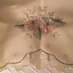 Tablecloth and 8 napkins